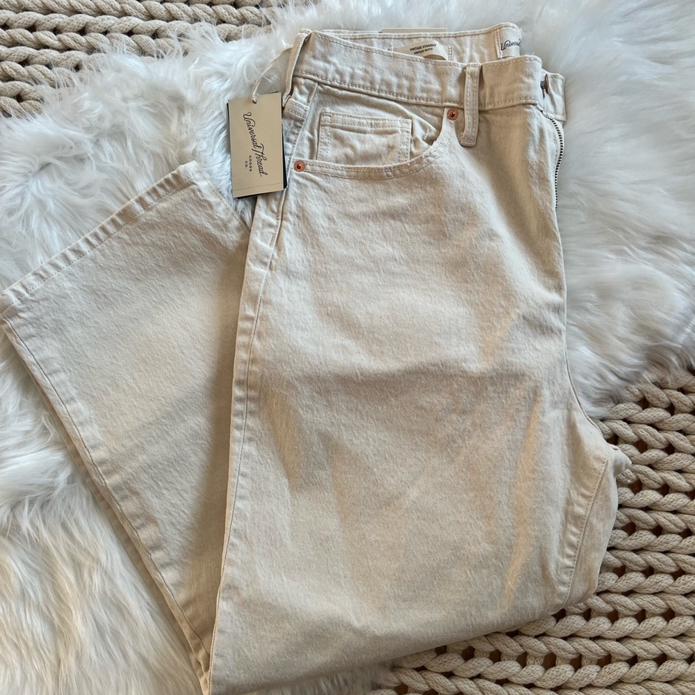 New with tags! Universal Thread Ecru vintage stretch straight size 14 jeans